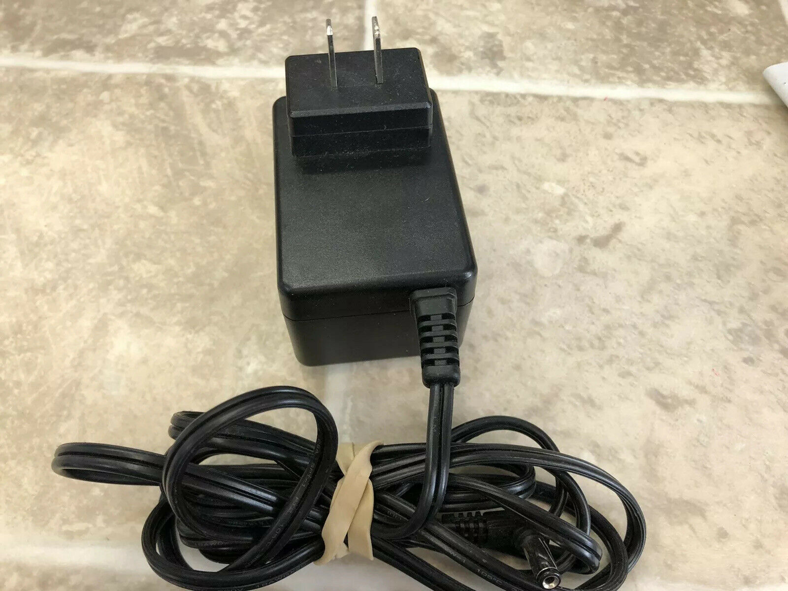 *Brand NEW*Sharper Image SI726 SPP1200240A 12V 2000mA AC DC Adapter POWER SUPPLY